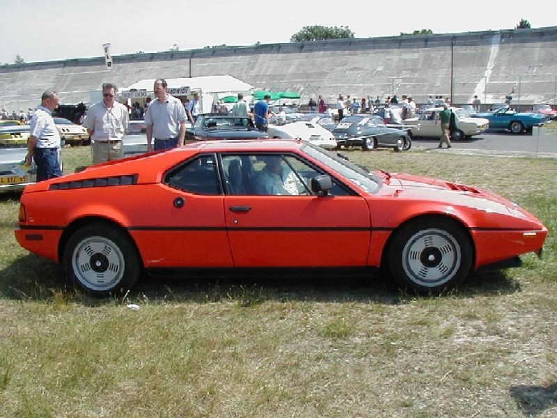 bmw_m1_17.jpg