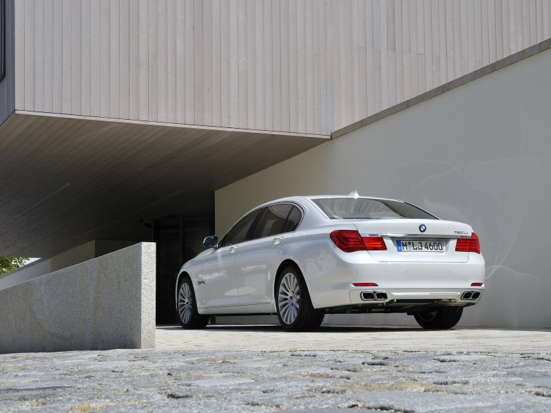 bmw-760li-40.jpg