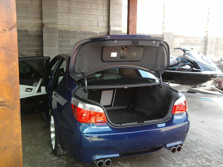 bmwe60m52.jpg