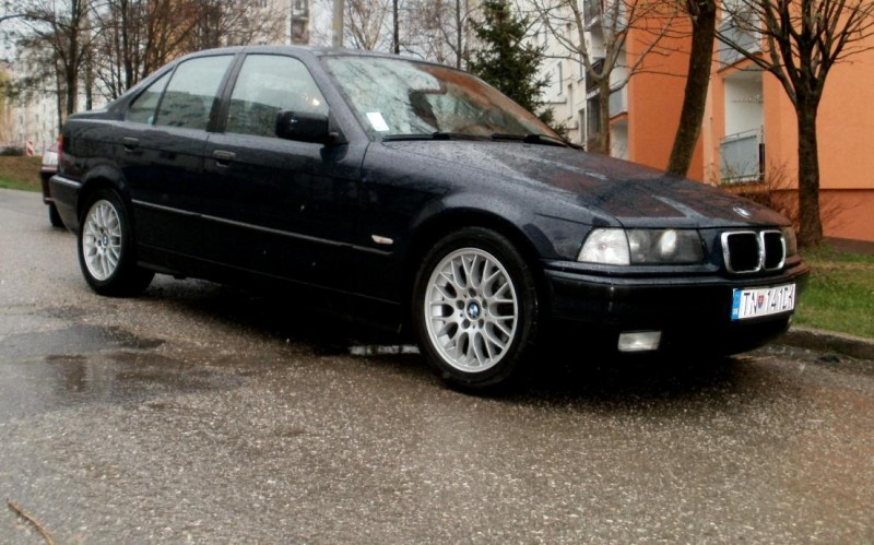 e36 318i.JPG