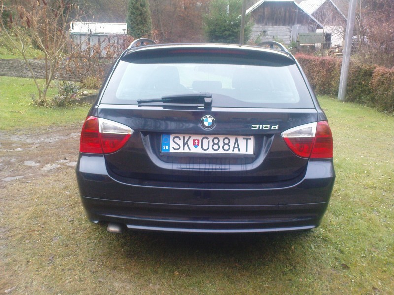 BMW zo zadu.JPG