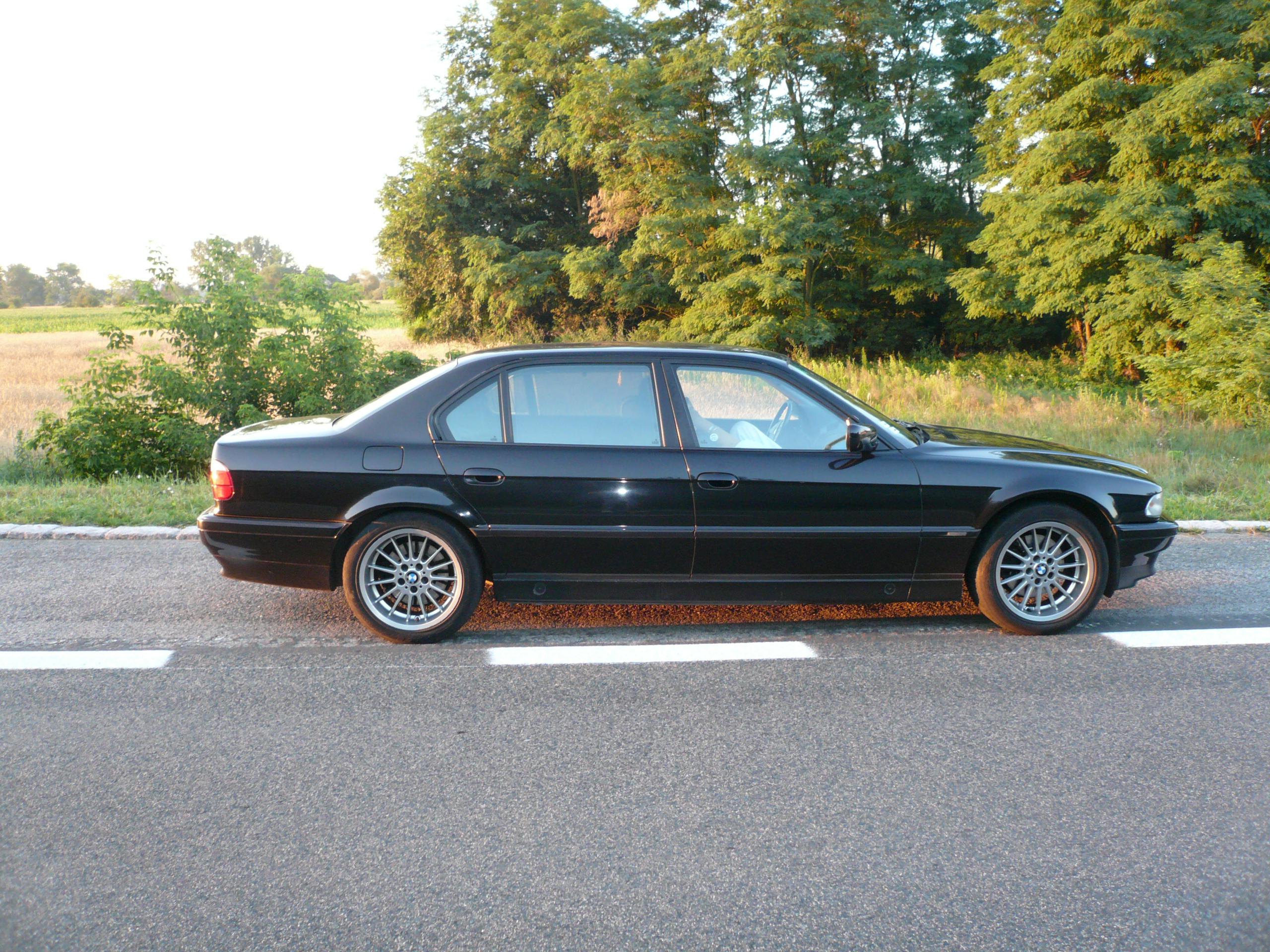 BMW_740iLA_e38.JPG