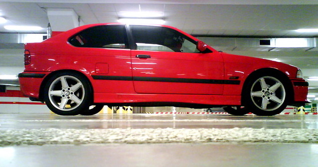 bmw zboku.jpg