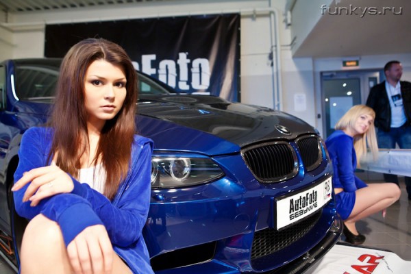 2011-AvtoFotoBezumie-Tuning-Show-Tuned-Blue-Painted-BMW-Pretty-Girls-front-fascia-photoshoot-600x400.jpg