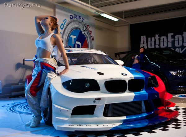 2011-AvtoFotoBezumie-Tuning-Show-Tuned-BMW-Top-Drift-Car-Girls-600x444.jpg