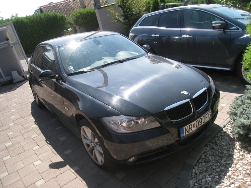 BMWE90.jpg