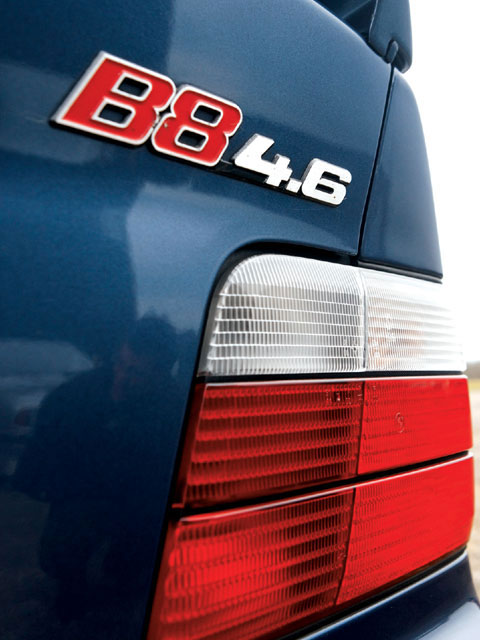 epcp_0806_05_z+1996_alpina_b8_4_6_sedan_logo+rear_view.jpg