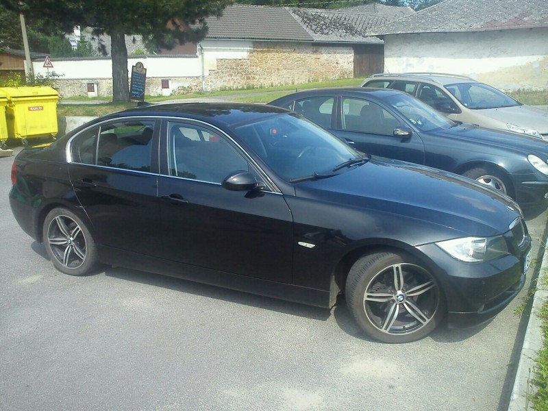 MOJE BMW 325i.jpg