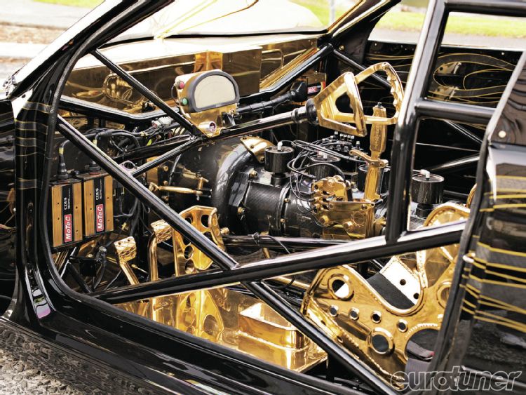eurp-1202-02+2006-bmw-m3-csl+interior.jpg