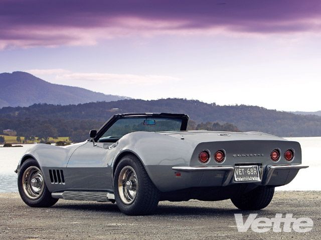 vemp_0907_05_z%201968_chevrolet_corvette_stingray%20rear_left.jpg