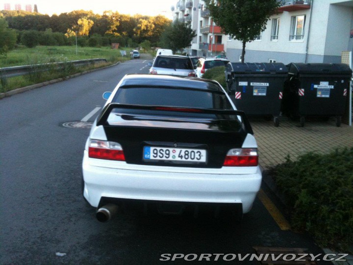 4-bmw-3-318is.jpg