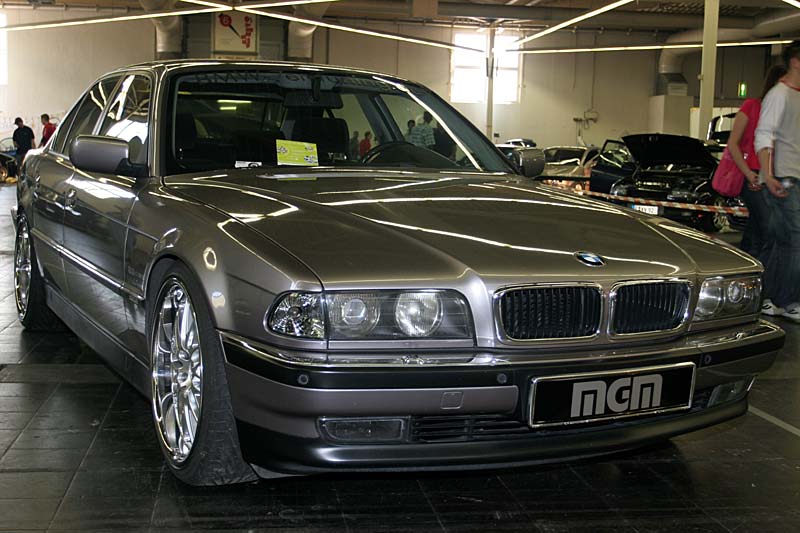 bmw_e38_8419-b.jpg