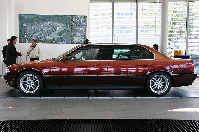 bmw750ill7individual7.jpg