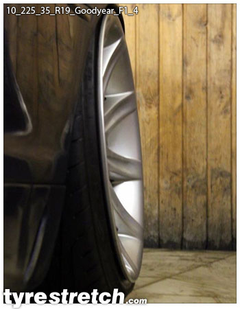 10_225_35_R19_Goodyear_F1_4.jpg