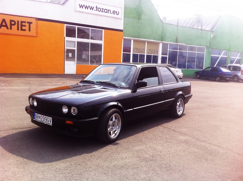 bmwe30.jpg