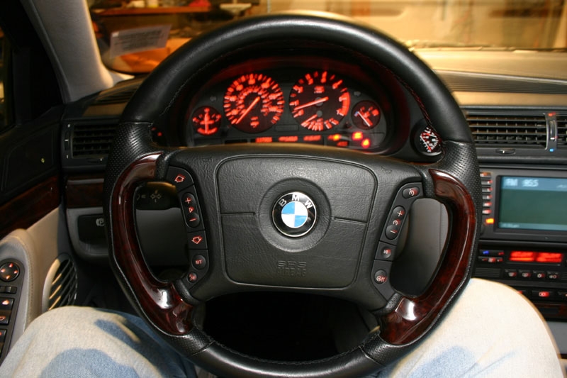 1997_E38_Victor_Steering_Wheel_Wanted.jpg