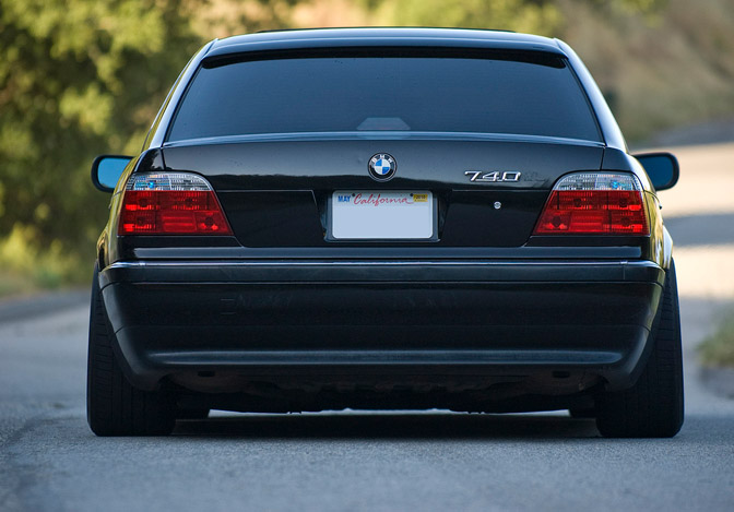 BMW-e38-740i-745-slammed-sedan-vip-03.jpg
