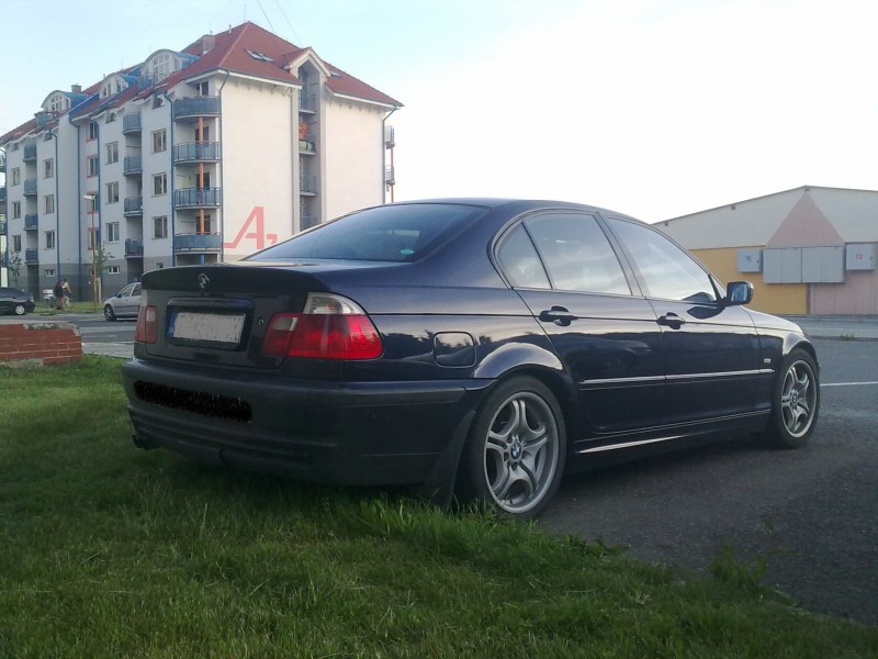 BMW 330i (2).jpg