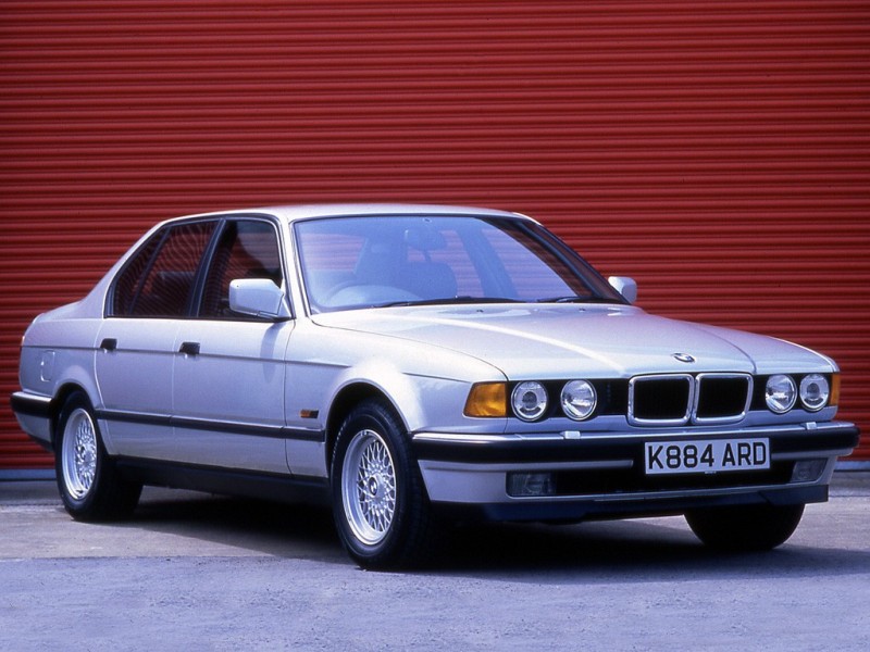 BMW-750iL-UK-spec-1987–1994-3.jpg