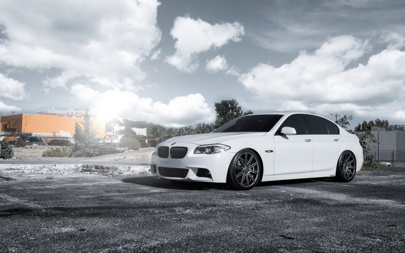 bmw-5-series-white-wallpaper-1920x1200.jpg