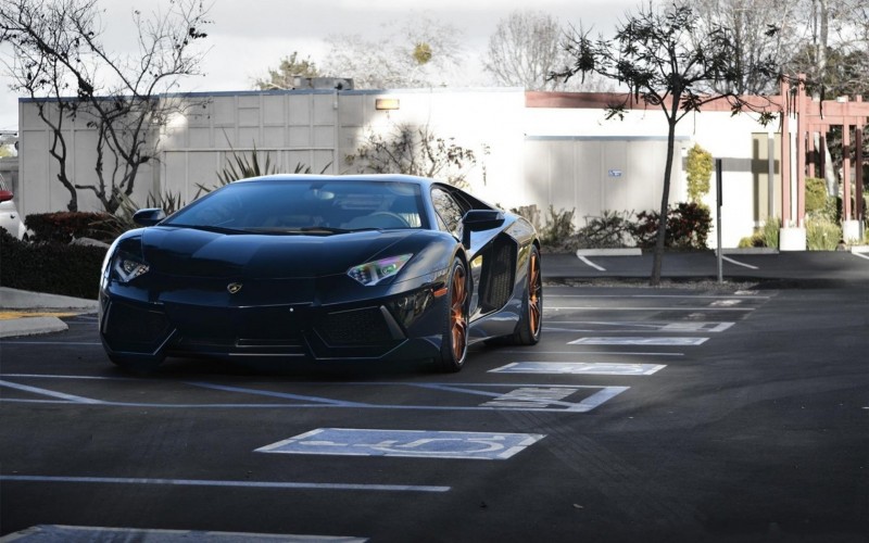 lamborghini-aventador-lp700-4-parking-car-wallpaper-1920x1200.jpg