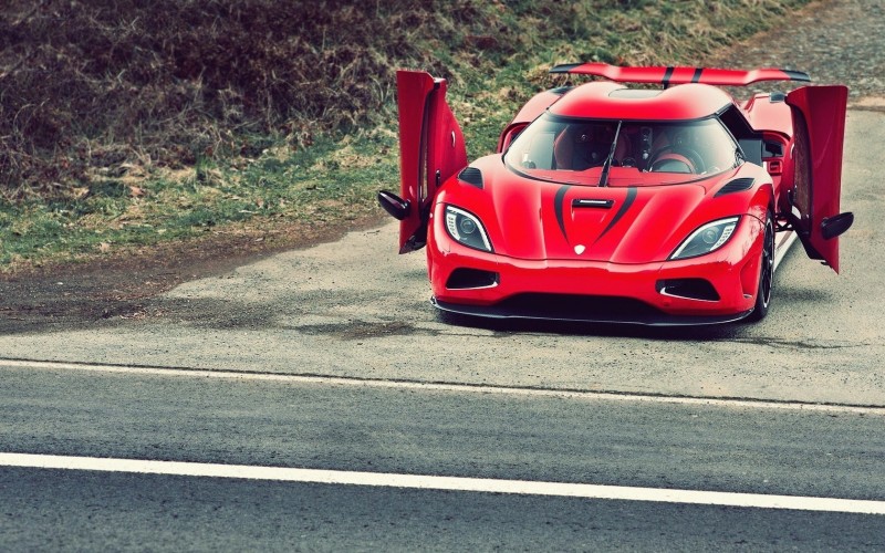 red-car-koenigsegg-agera-r-photo-wallpaper-1680x1050.jpg