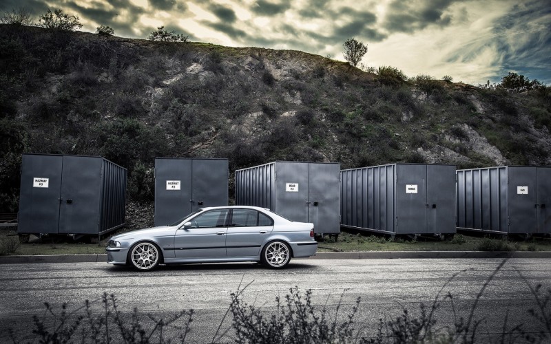 bmw-m5-e39-containers-road-wallpaper-1680x1050.jpg