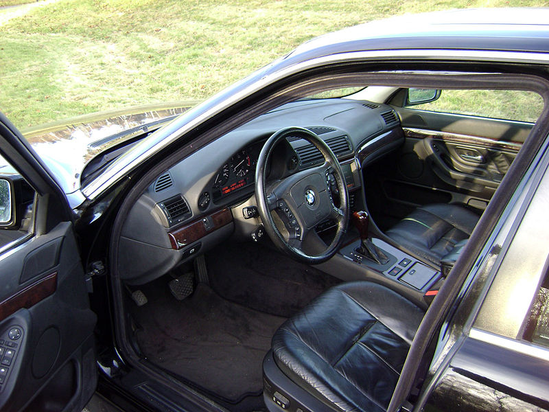 800px-BMW_E38_740iA-96_interior.jpg