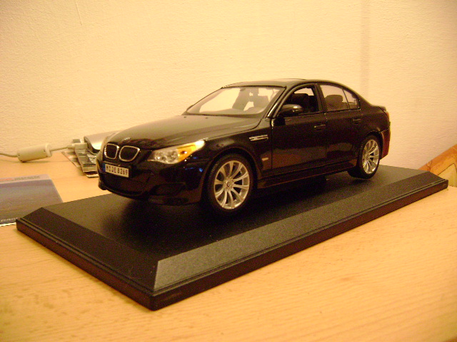 1.18 BMW E60 M5.JPG