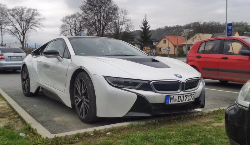 BMWi8_03.jpg