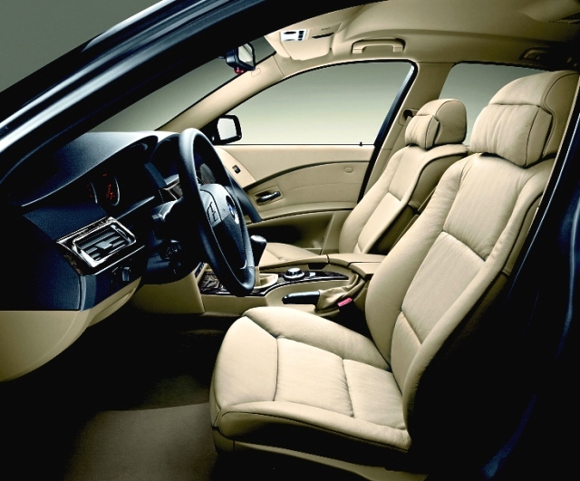 bmw-5-2003-interior-640.jpg