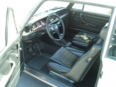 1974_BMW_2002_Turbo_Interior_1.jpg