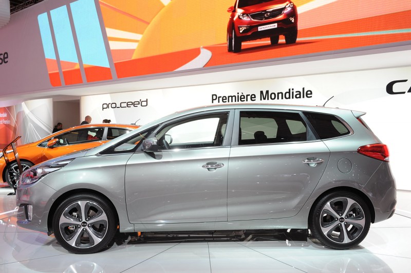Kia-Carens-2014-8.jpg