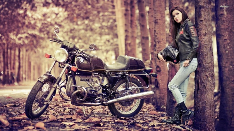 girl-with-bmw-bike-motorcycle_083332.jpg