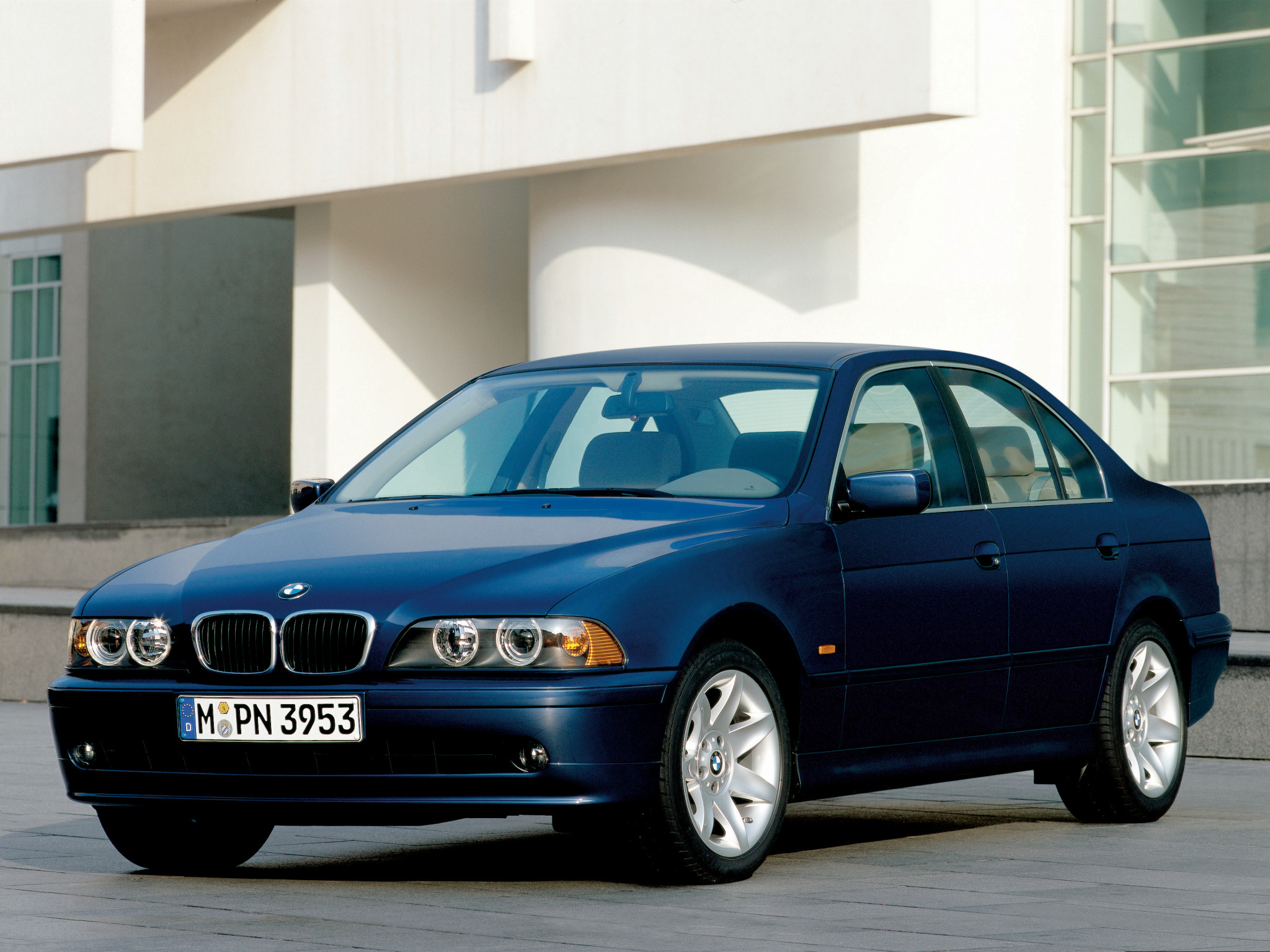 bmw_5_r15.jpg