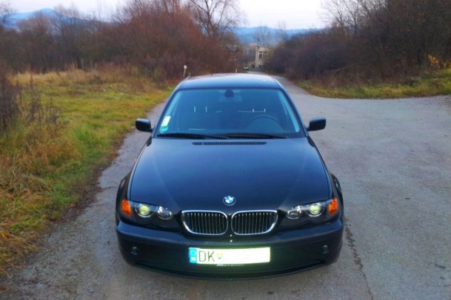 BMW 320i.jpg