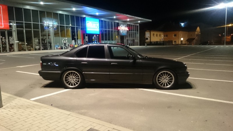 bmw7.jpg