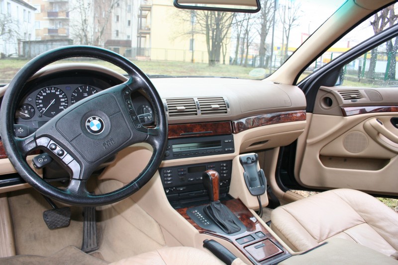 Bmw_528_interior_96.JPG