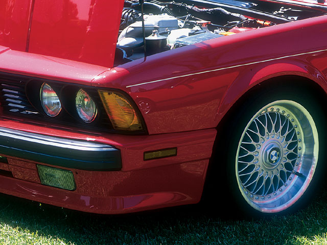 0401_22z+1988_bmw_m6+front_corner_view.jpg