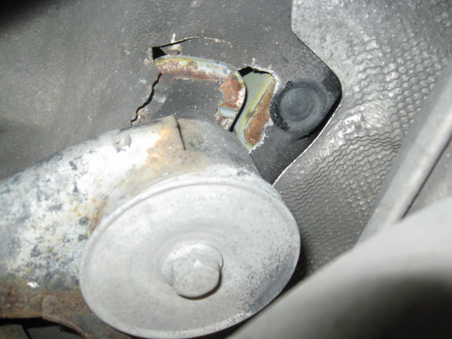 cracked subframe.JPG