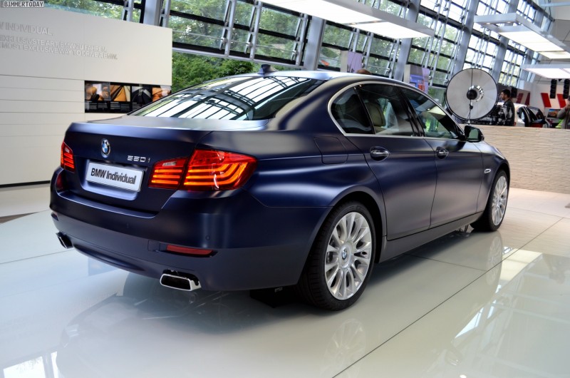 BMW-5er-F10-LCI-Individual-Frozen-Dark-Blue-550i-matt-blau-05.jpg