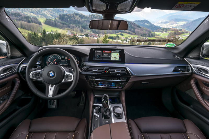 G30_2018-BMW-M550i-xDrive-test-drive-49.jpg