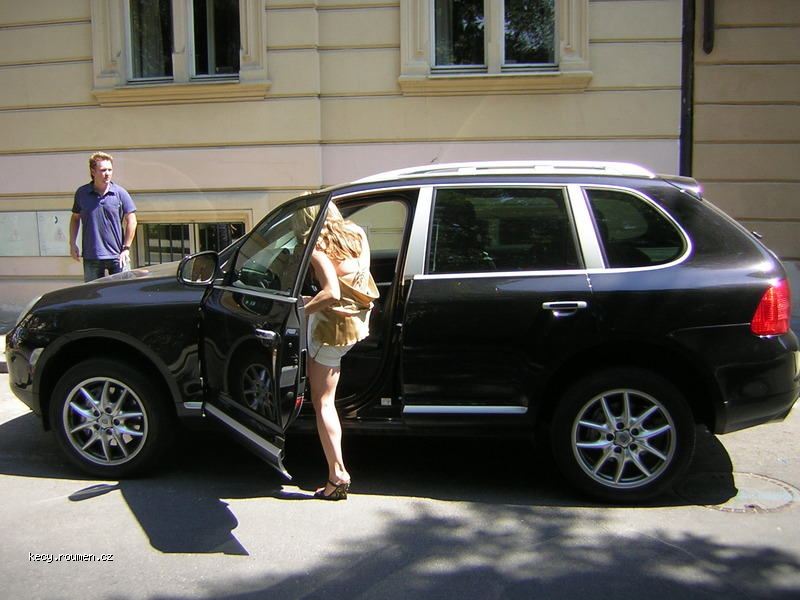 blondyna_a_velke_porsche_5.jpg