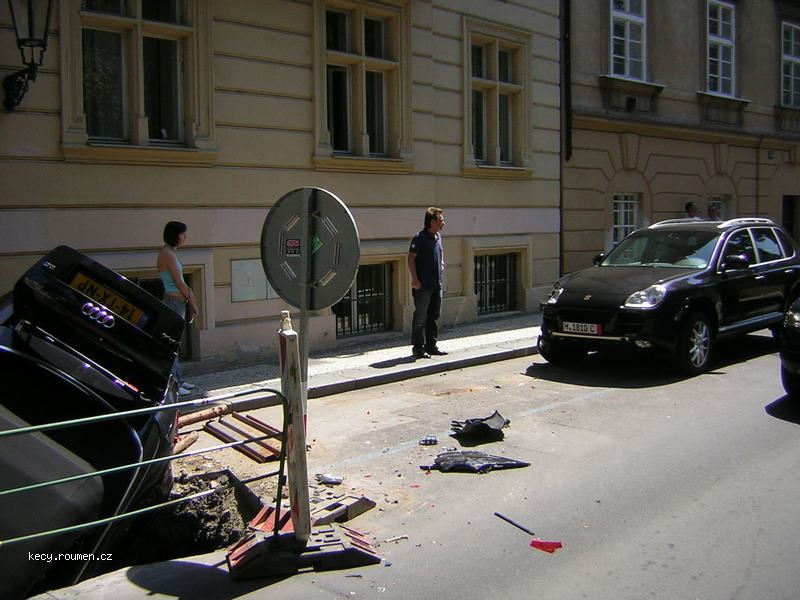 blondyna_a_velke_porsche_3.jpg