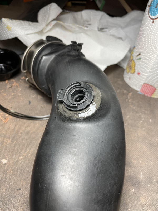 Hadica plniaceho vzduchu.jpg (973.34 KiB) 2687 zobrazení Hadica plniaceho vzduchu.jpg