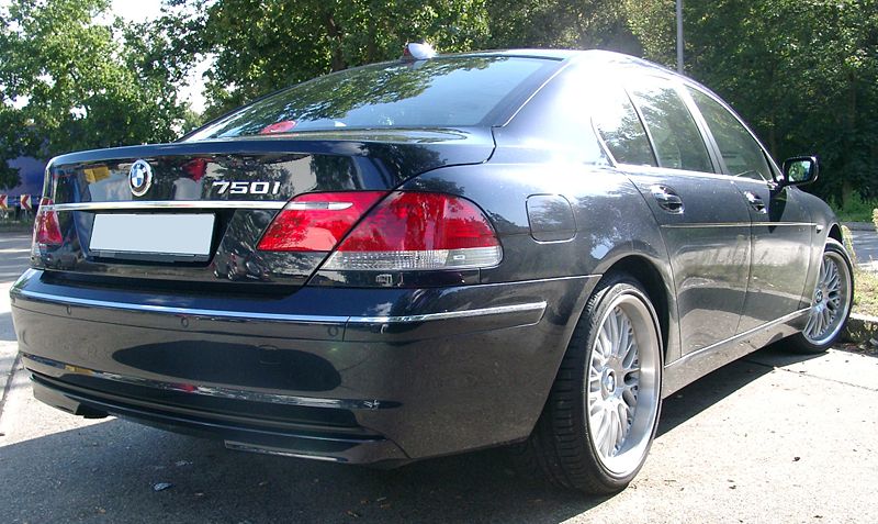 800px-BMW_E65_rear_20070904.jpg