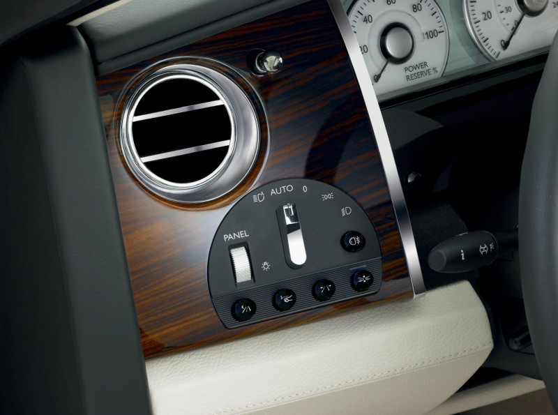 Rolls-Royce-Ghost-photosi-16.jpg