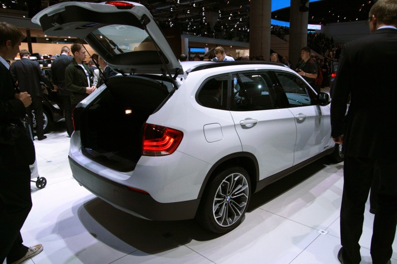 04-2010-bmw-x1.jpg