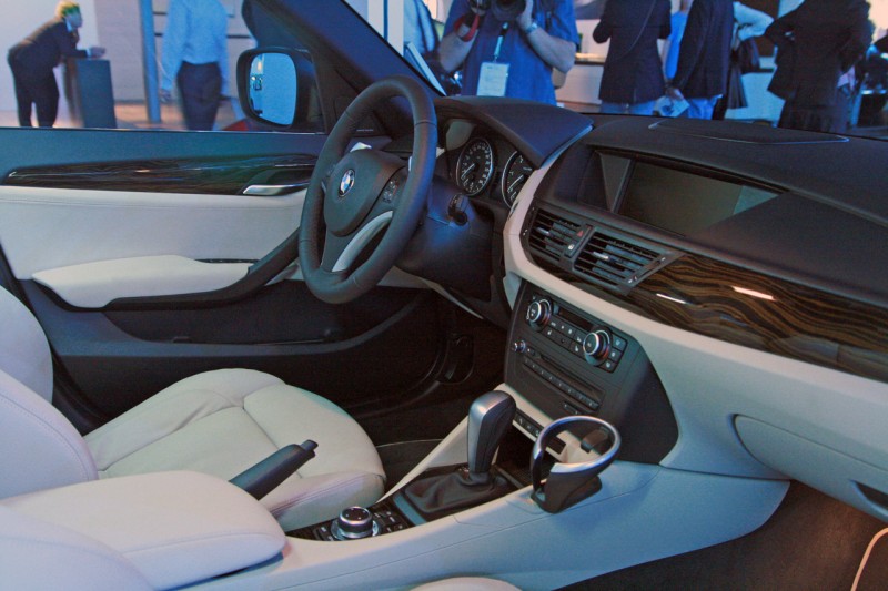11-2010-bmw-x1.jpg