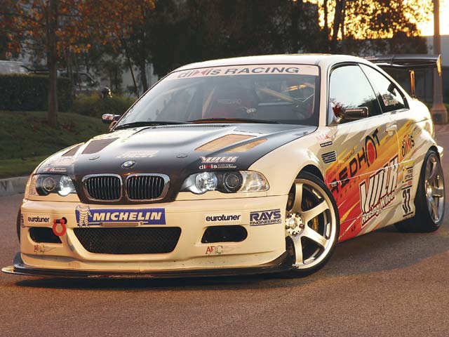 160_0603et_01z+2004_BMW_E46_M3+Front_Corner_Parked.jpg